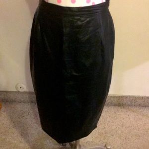 Leather Skirt Rare Pine Green color Size 12 Perfect Like NEW by Comint Company